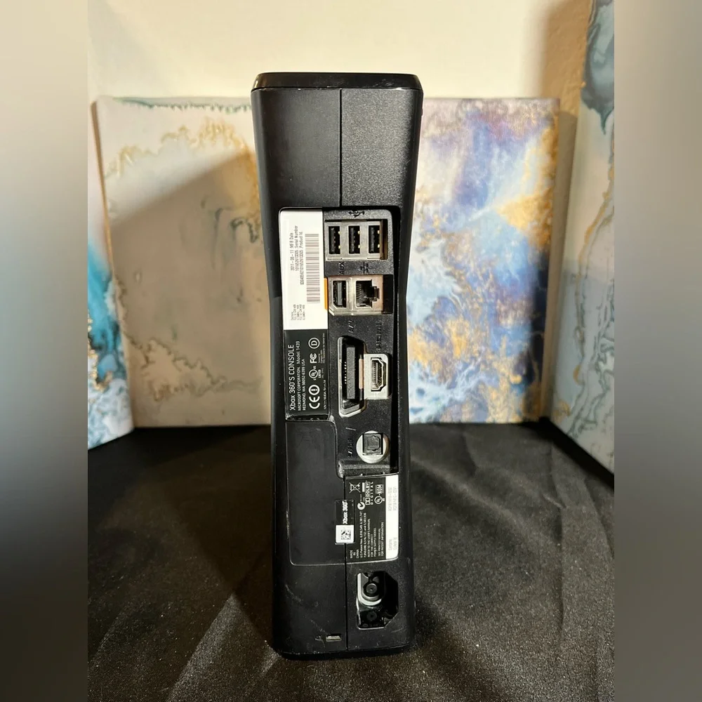 Xbox 360 S Slim 1439 Console with Accessories No Hard Drive TESTED